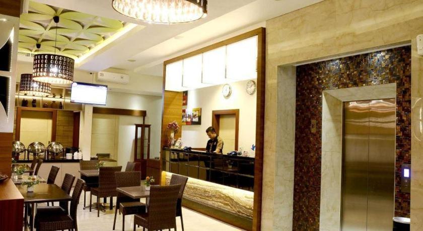 Biz Boulevard Hotel Manado